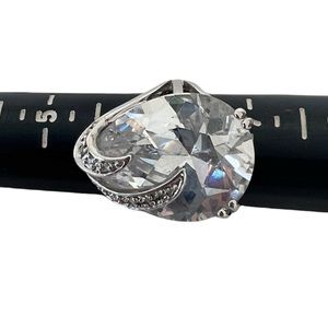 Ladies Cocktail Ring Sz 6